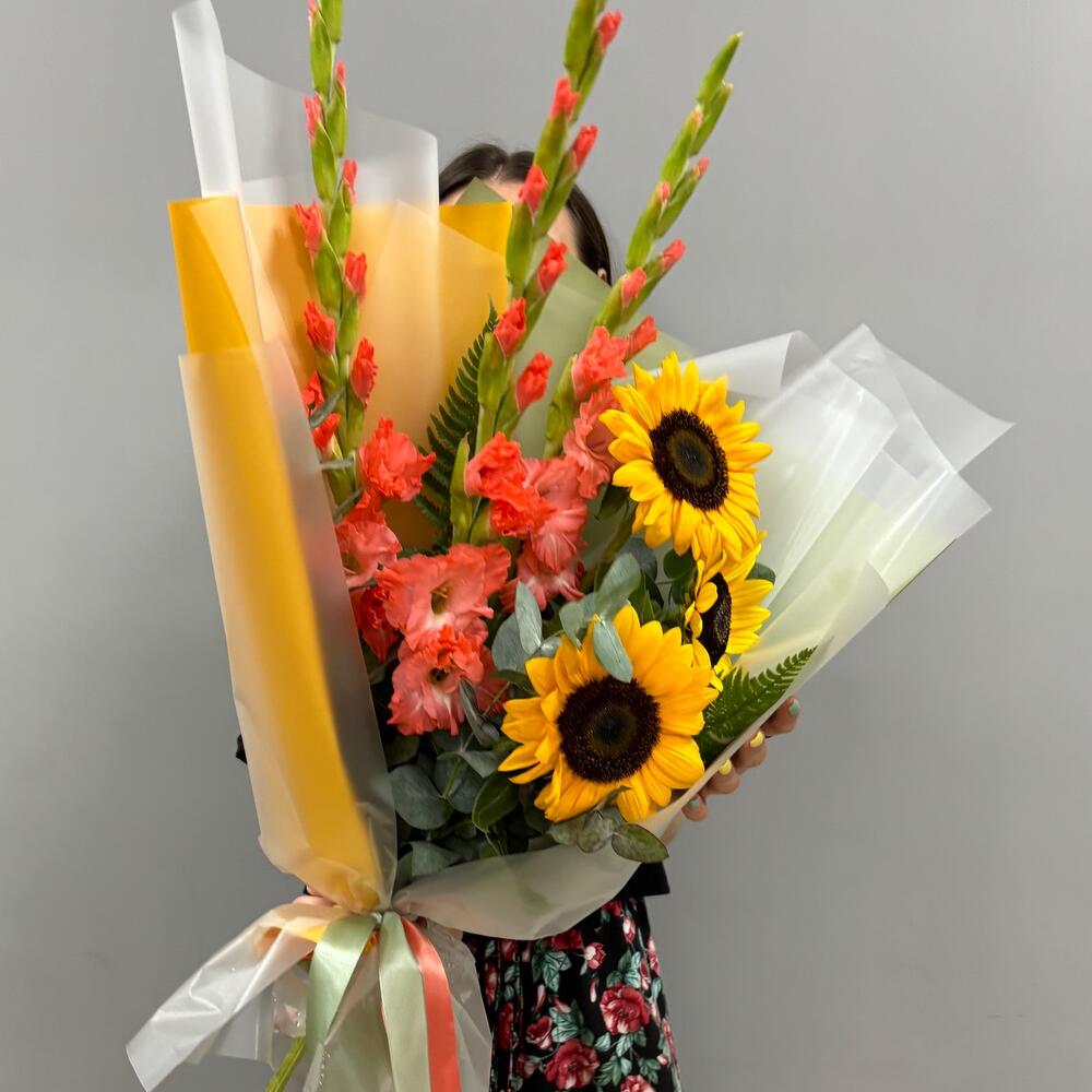 Букет подсолнух и гладиолус💛