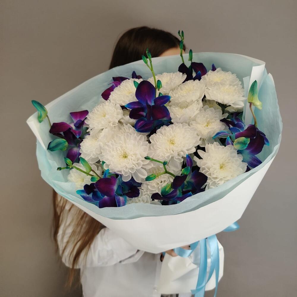 Букет из дендробиума и хризантем💙