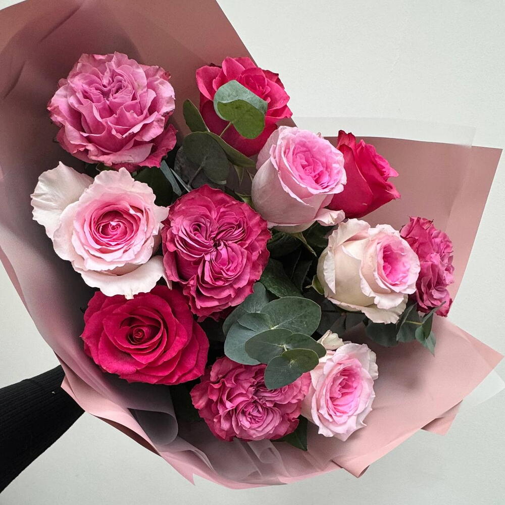 Микс из 11 розовых роз