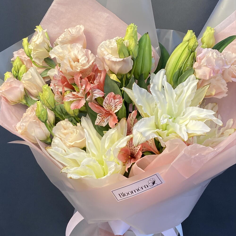 Lily,lisianthuses and alstroemerias