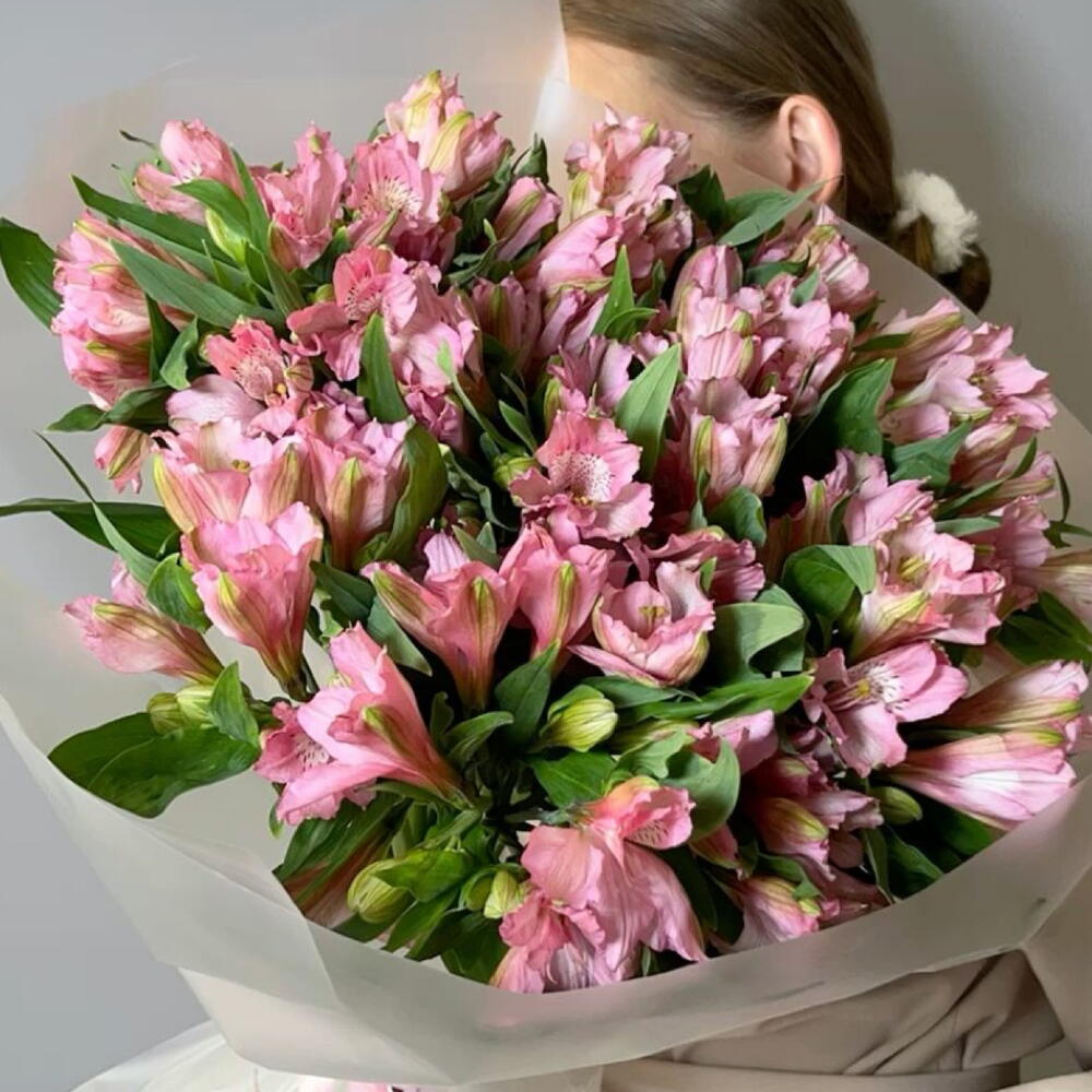 Букет из розовой альстромерии 💞