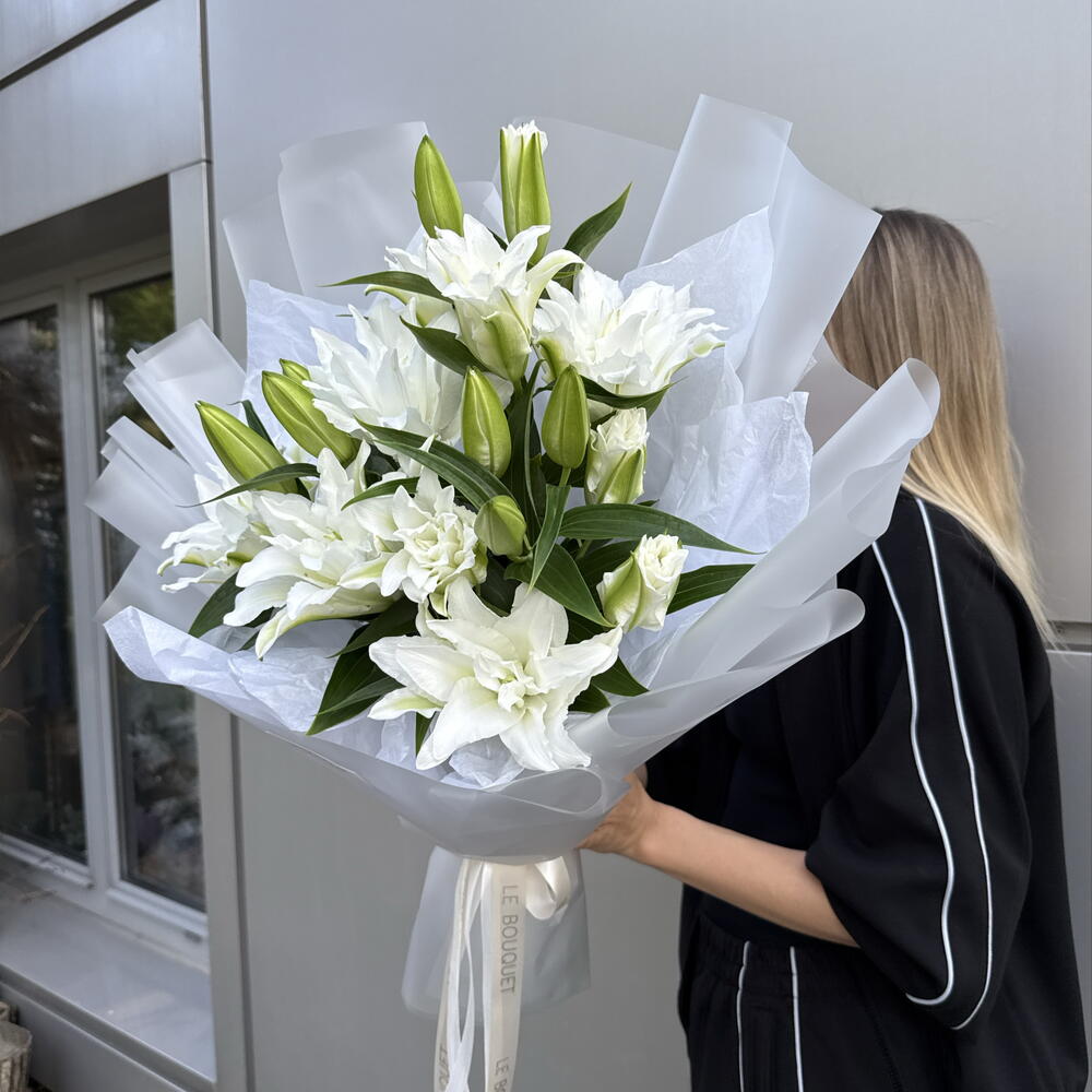 Лилия белая букет