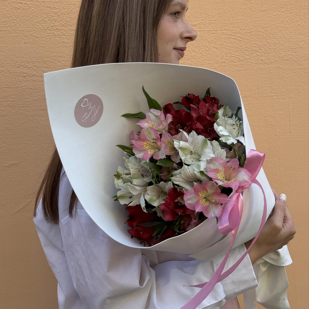 Кулёк букет из альстромерий