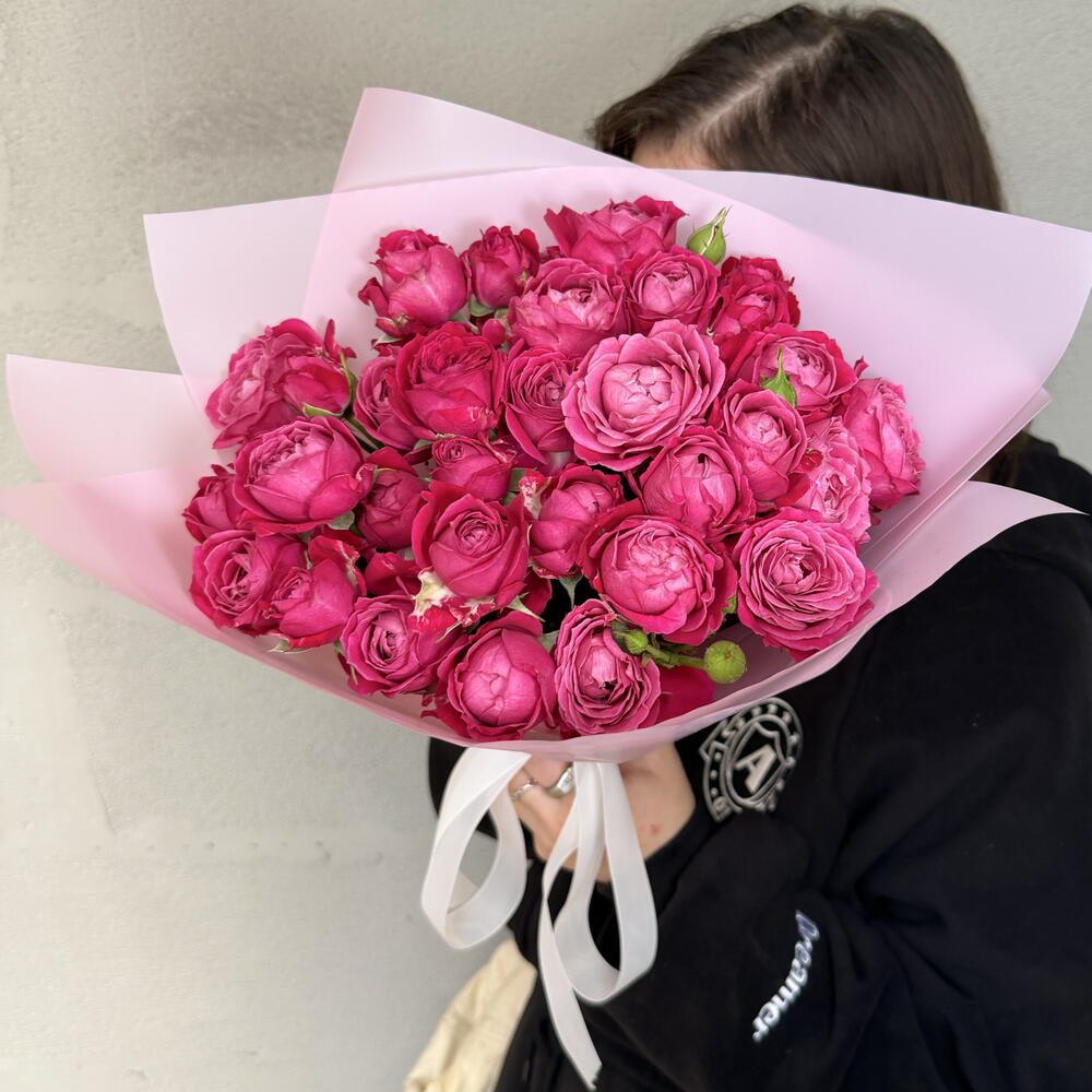 Букет из пионовидной кустовой розы «Малина»