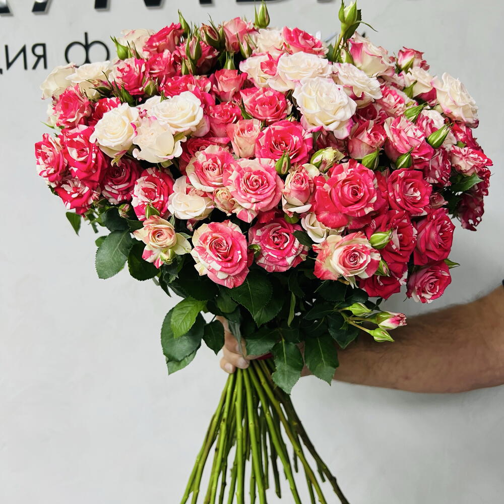 Букет из 35 кустовых роз
