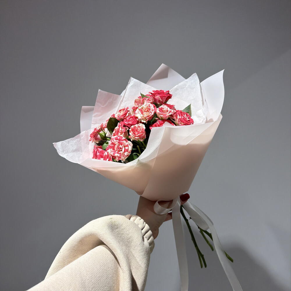 Букет -комплимент из кустовой розы 🌹