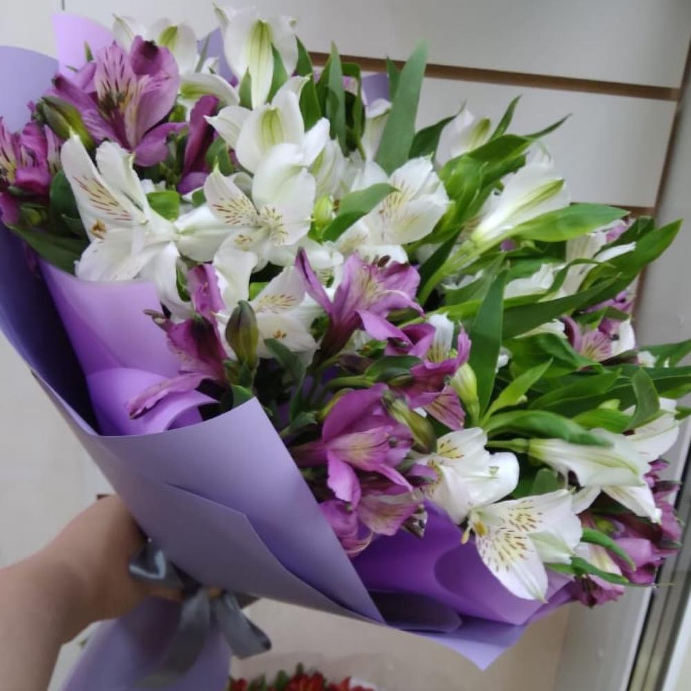 Букет из 13 альстромерий