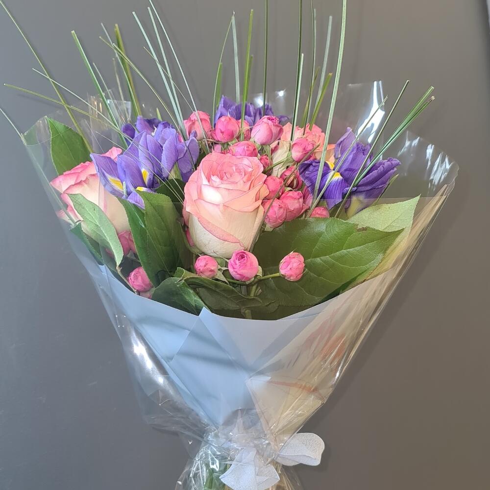 Букет с ирисами Zaraflower42