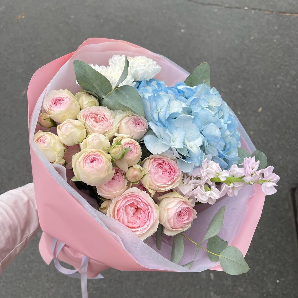 Гортензия, роза, хризантема,  маттиола