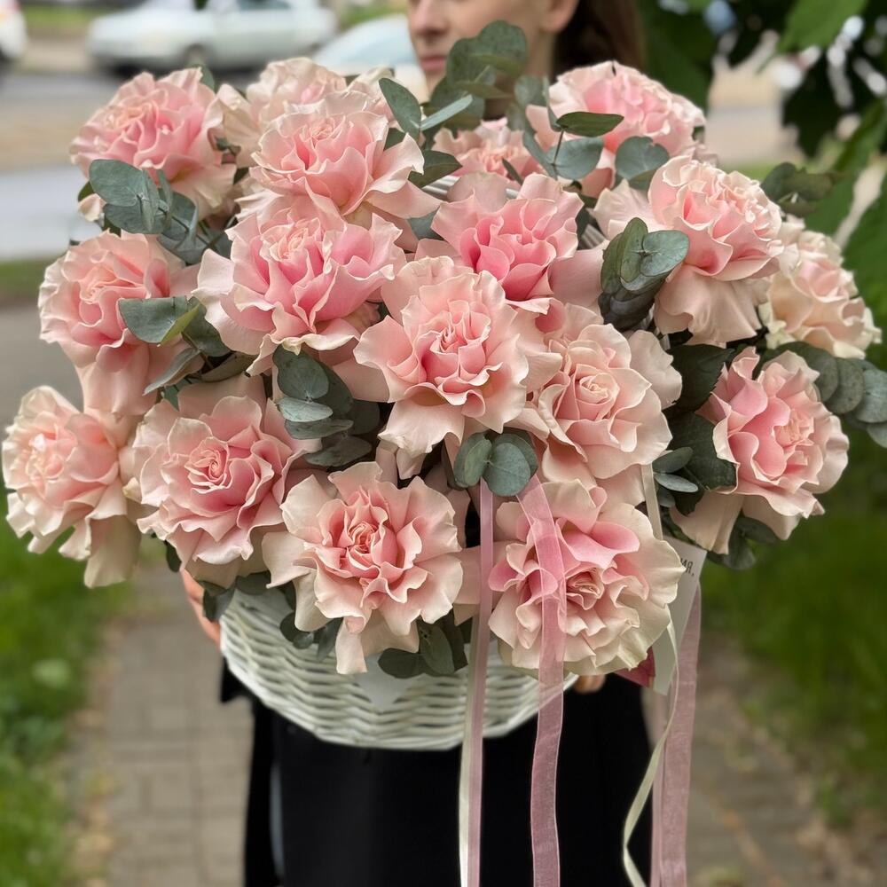 Корзина с французскими розами