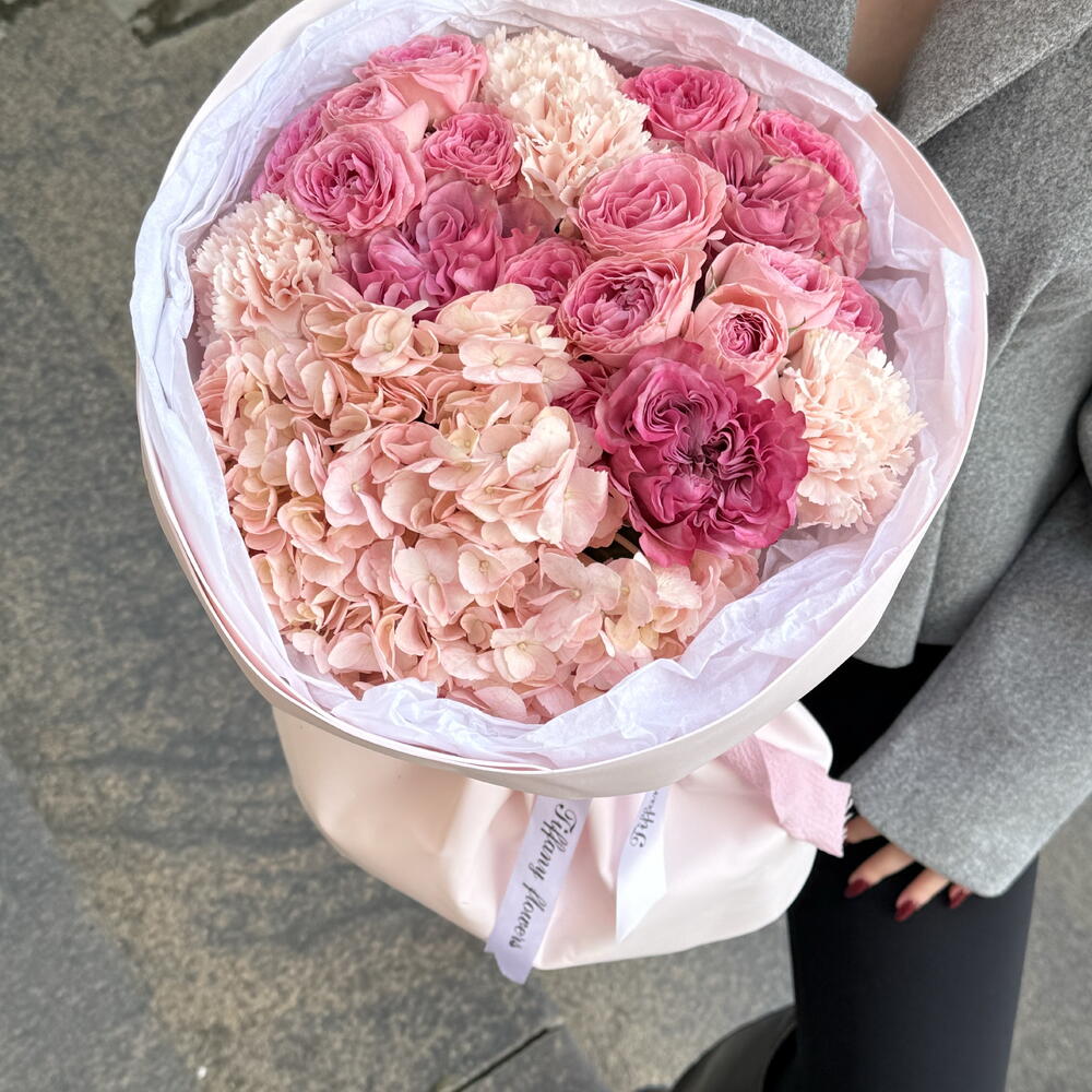 Букет от студии «TIFFANY» кустовая роза pink myrr в сборном варианте