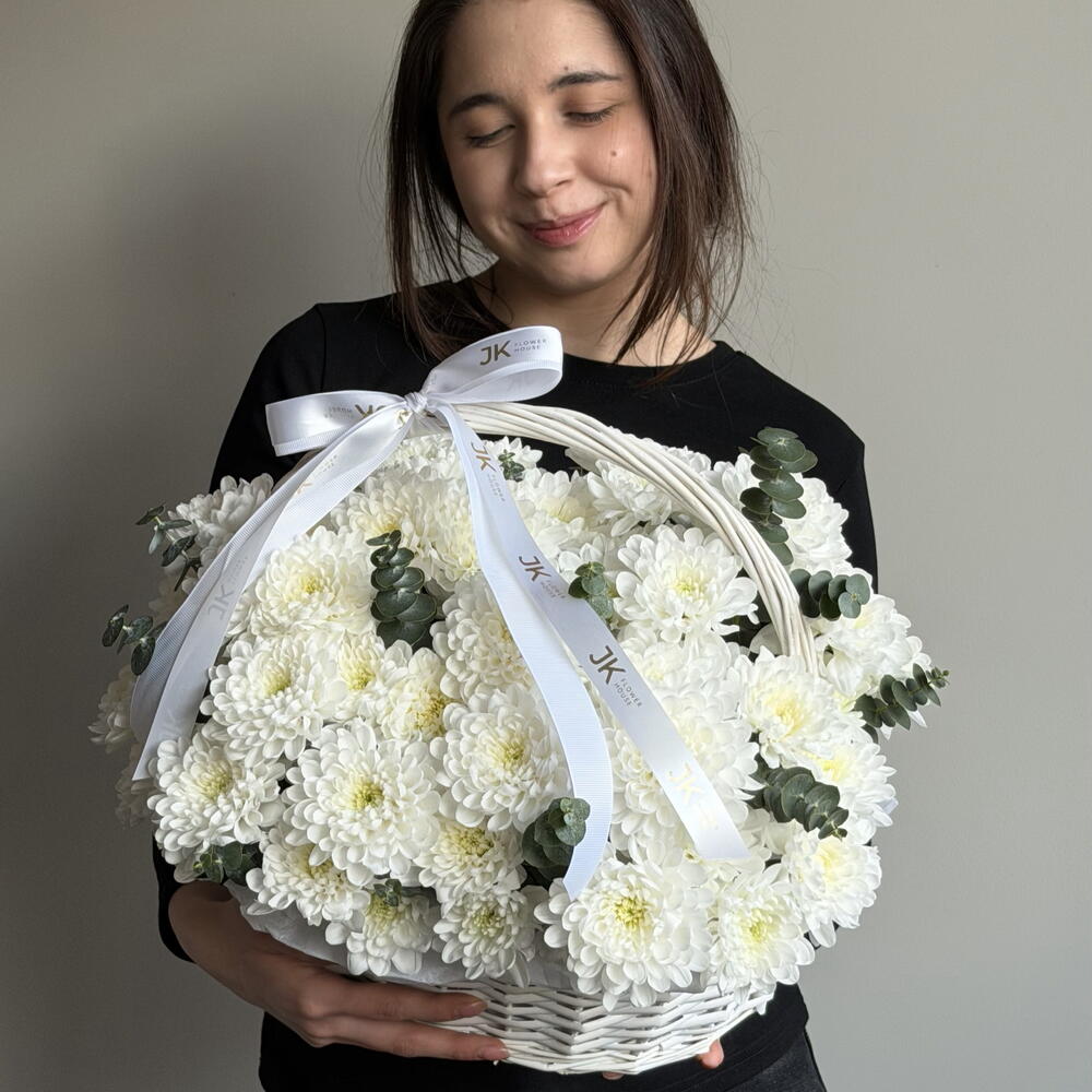 Корзина белой хризантемы