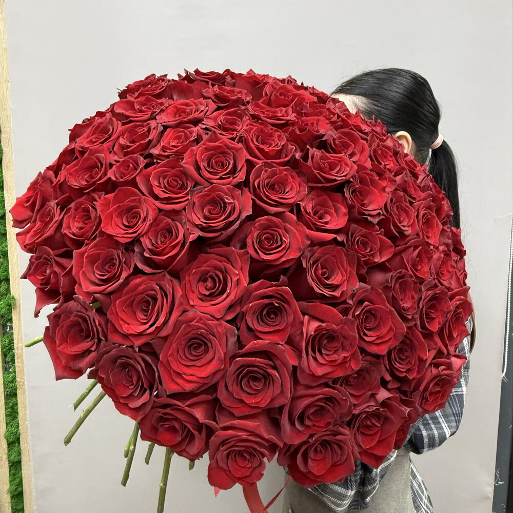 Большой букет из бордовой розы Экспловер 101🌹