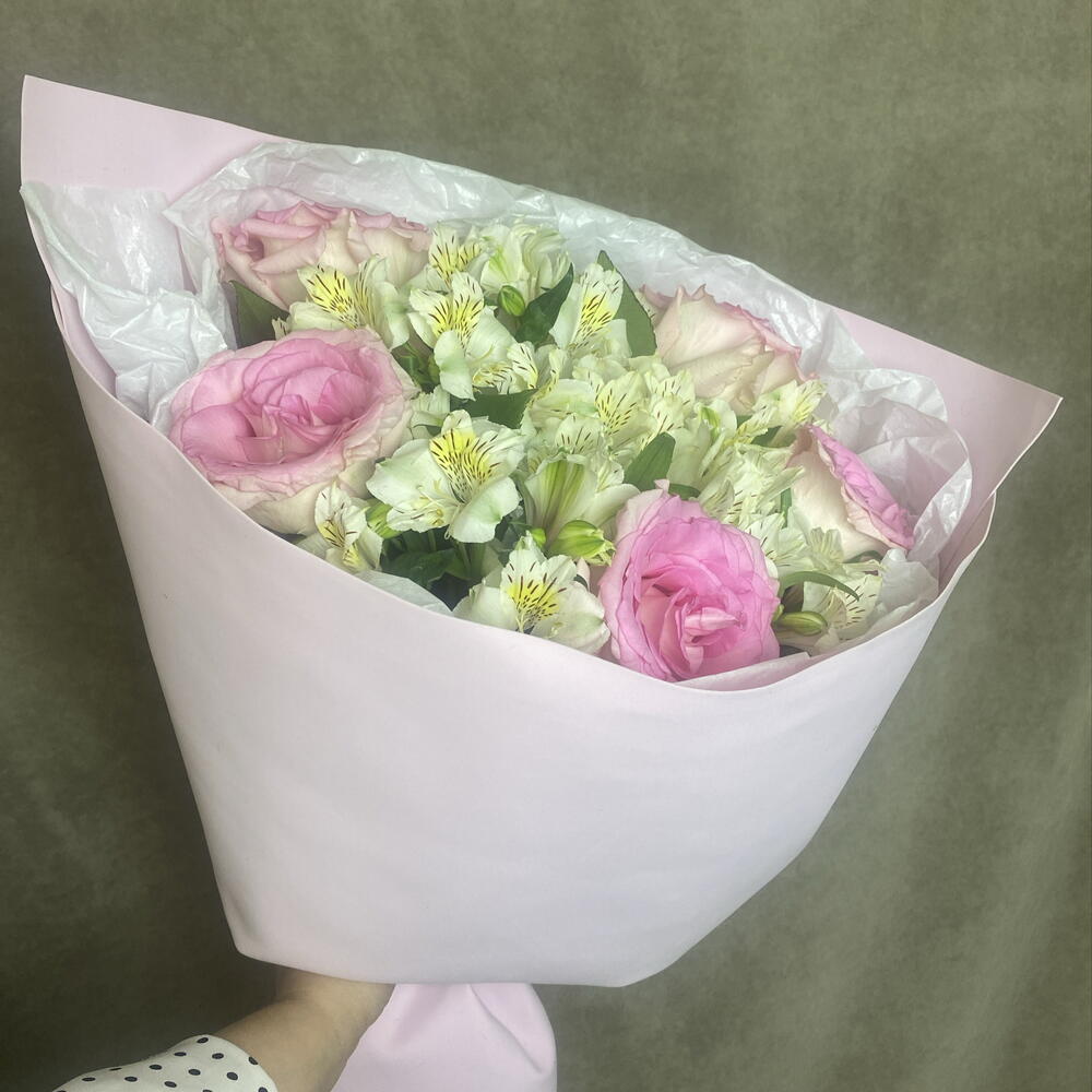 Альстромерия белая с розой