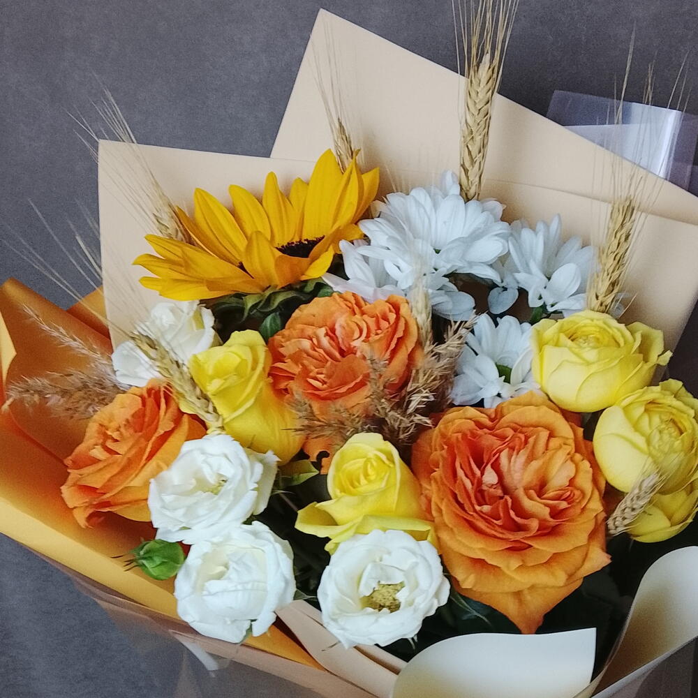Подсолнух с розами и колосьями 💛