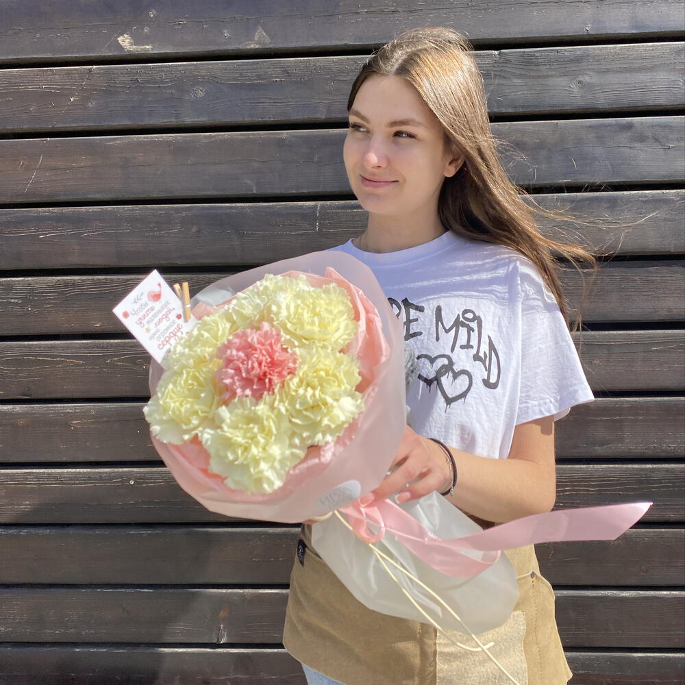 Розовый букет-комплимент «Ромашка» из диантусов к 1 сентября 🌼