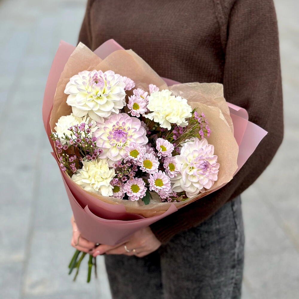 Сезонный букет георгины, хамелациум, сантини, диантусы💜