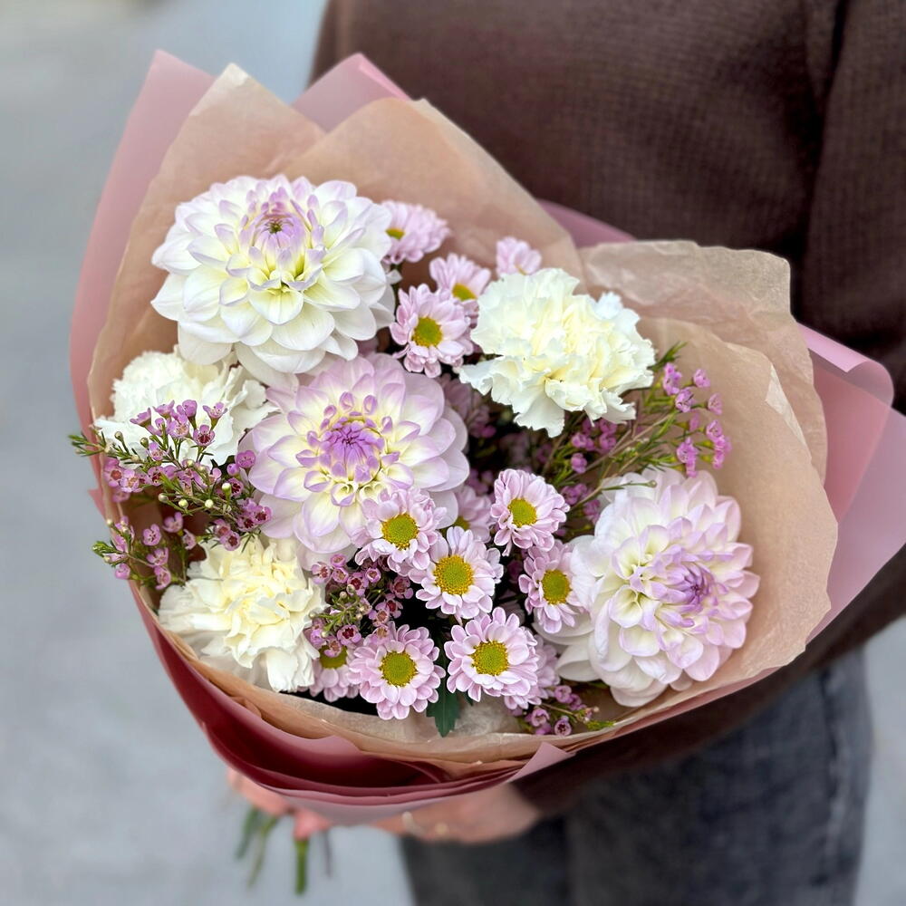 Сезонный букет георгины, хамелациум, сантини, диантусы💜