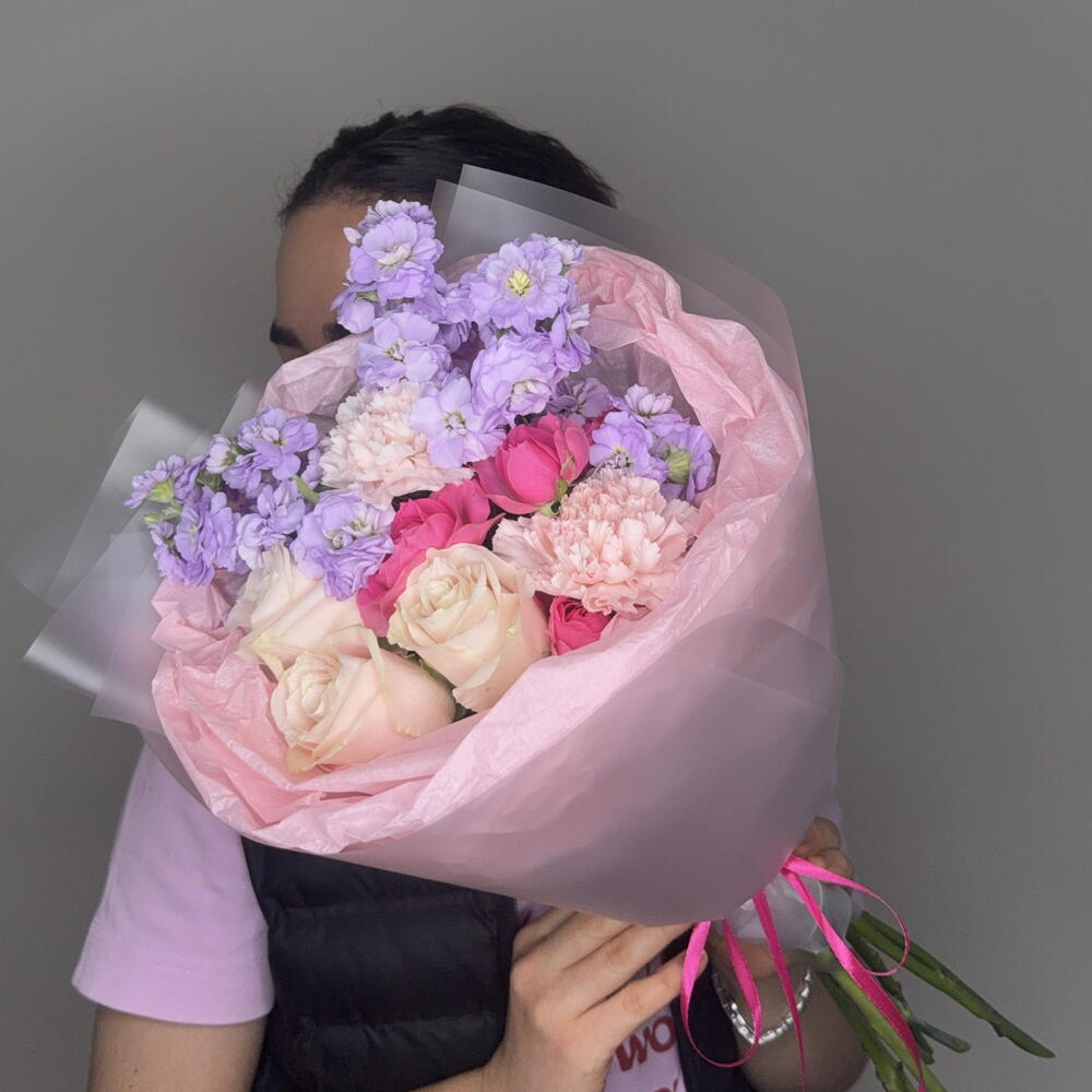 Букет дня ❣️Цветочный комплимент с матиолой, розочками и диантусами