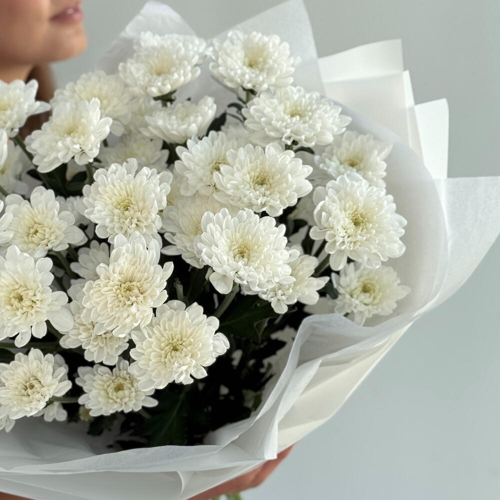 Букет из 5 белых кустовых хризантем