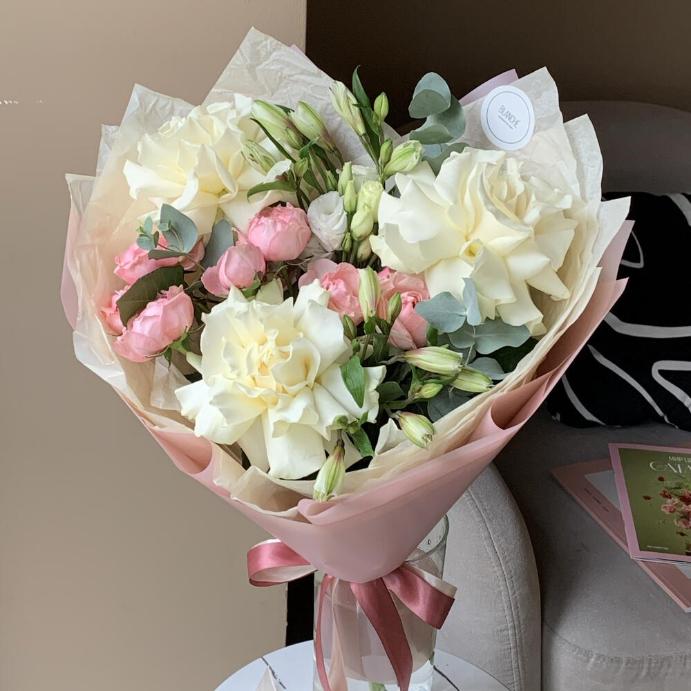Букет «Нежное утро» с французскими розами и альстромериями🌸