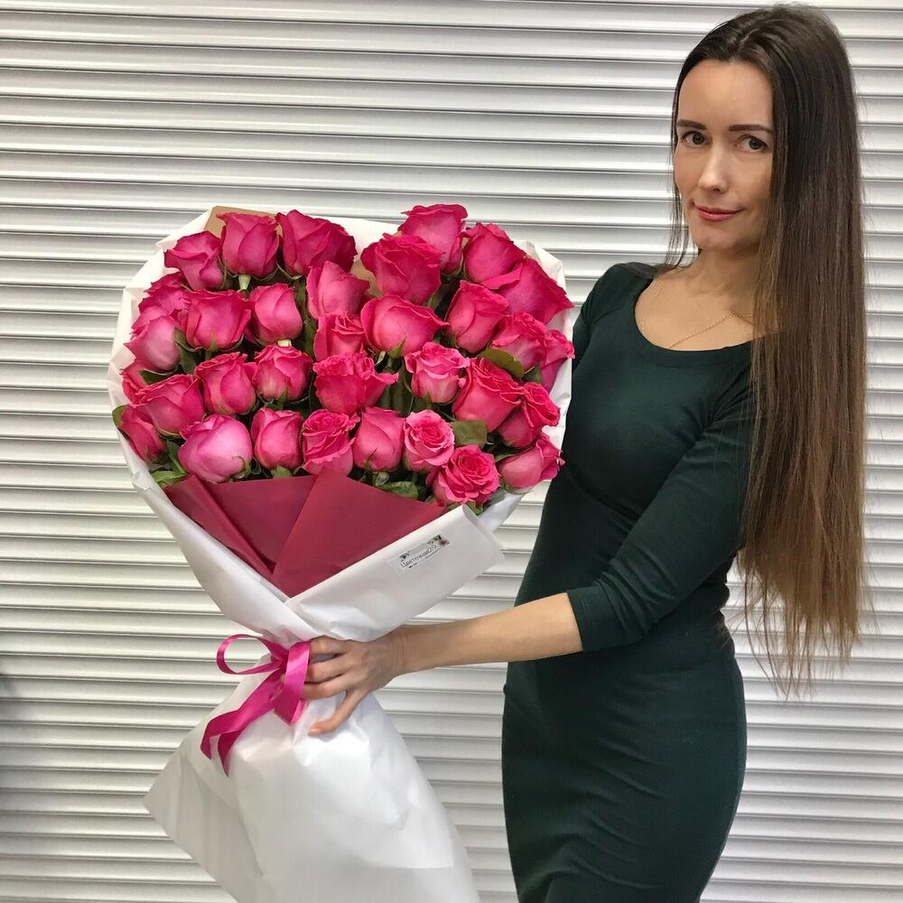 33 розы в виде сердца
