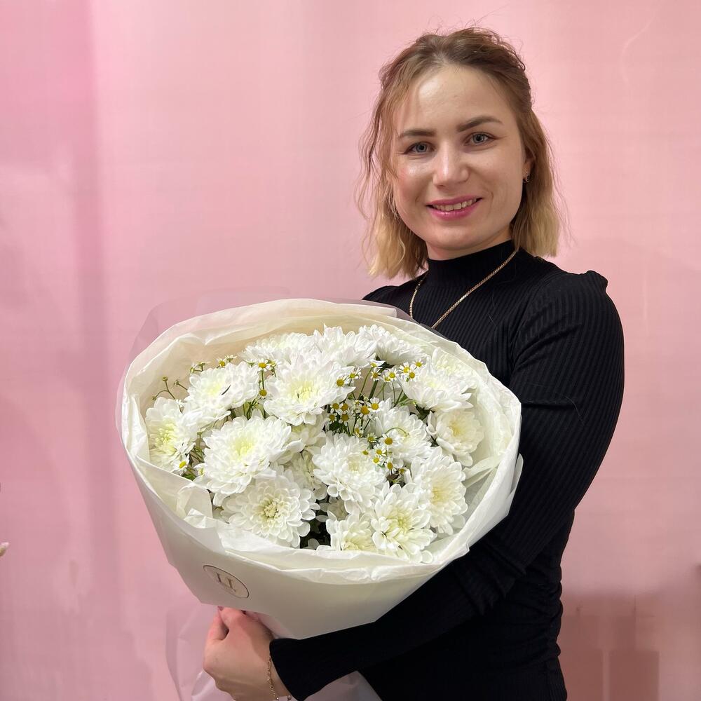 Нежный букет с ромашкой и хризантемой