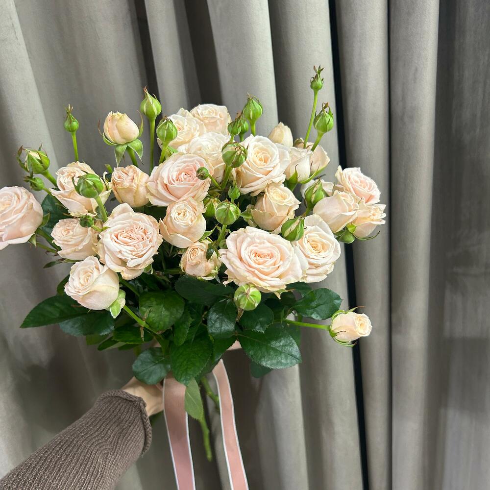 Букет комплимент из кустовых роз 🤍🌸