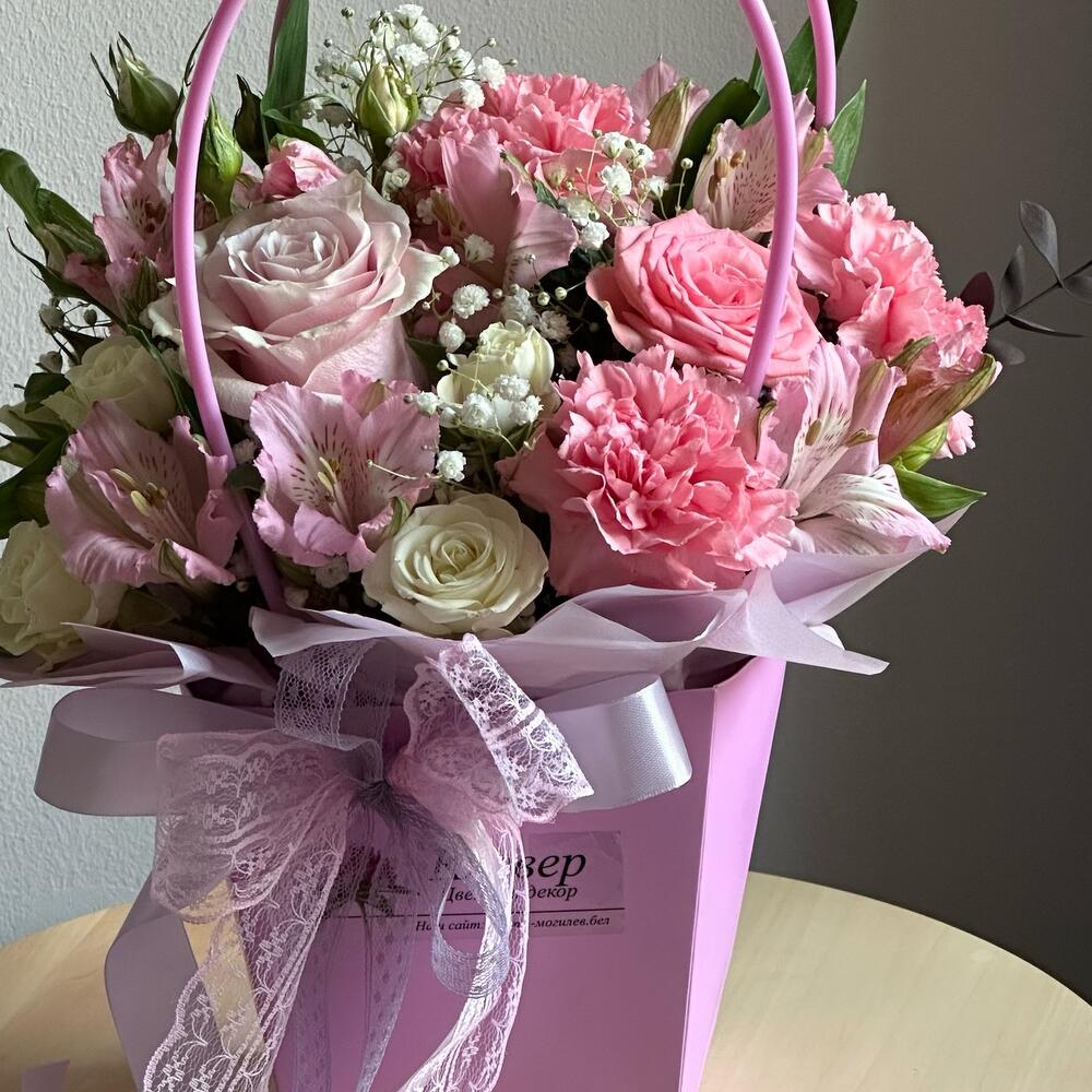 The composition in the handbag "Time to bloom"