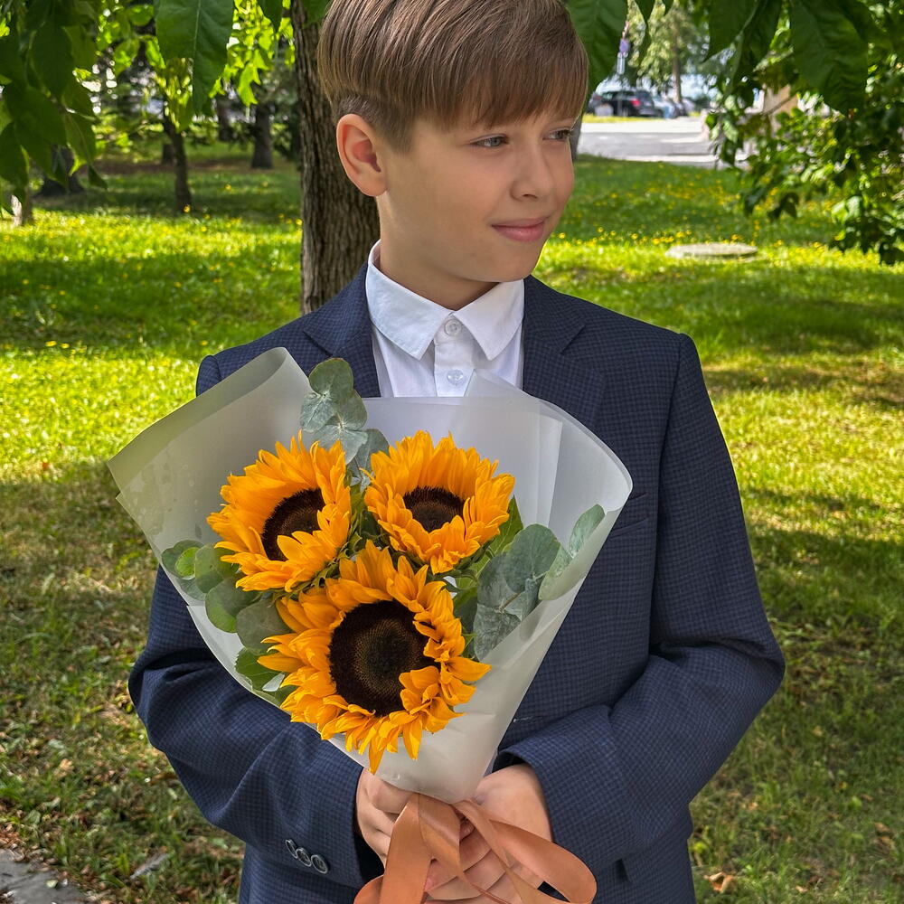 Букет с подсолнухами