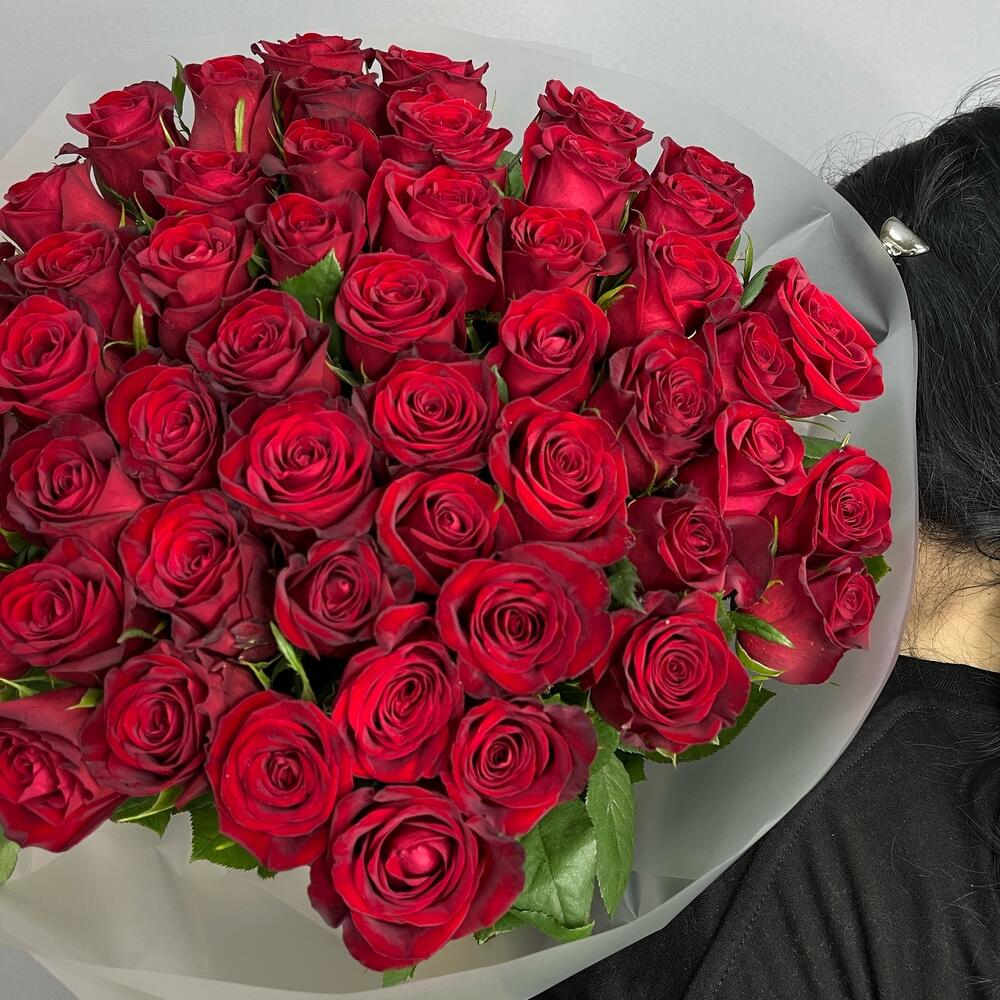 Моно букет из 51 розы 70см