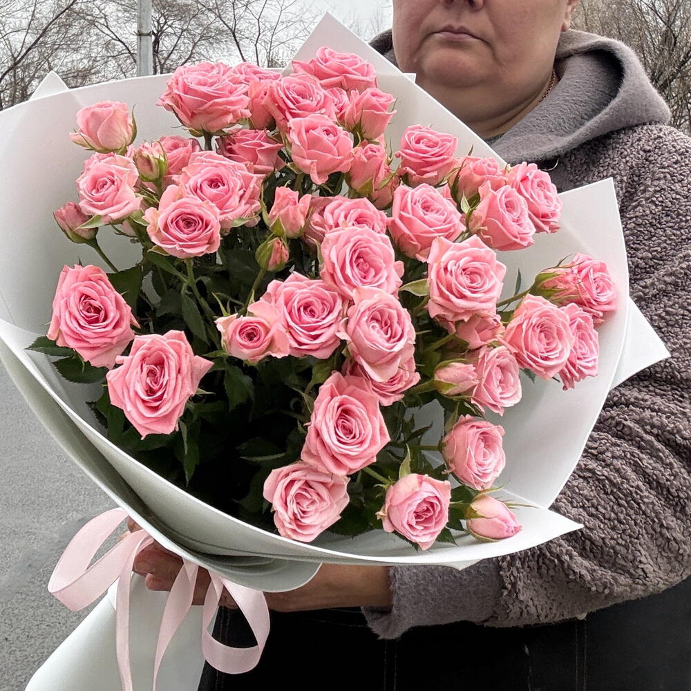 Букет из кустовых розовых роз