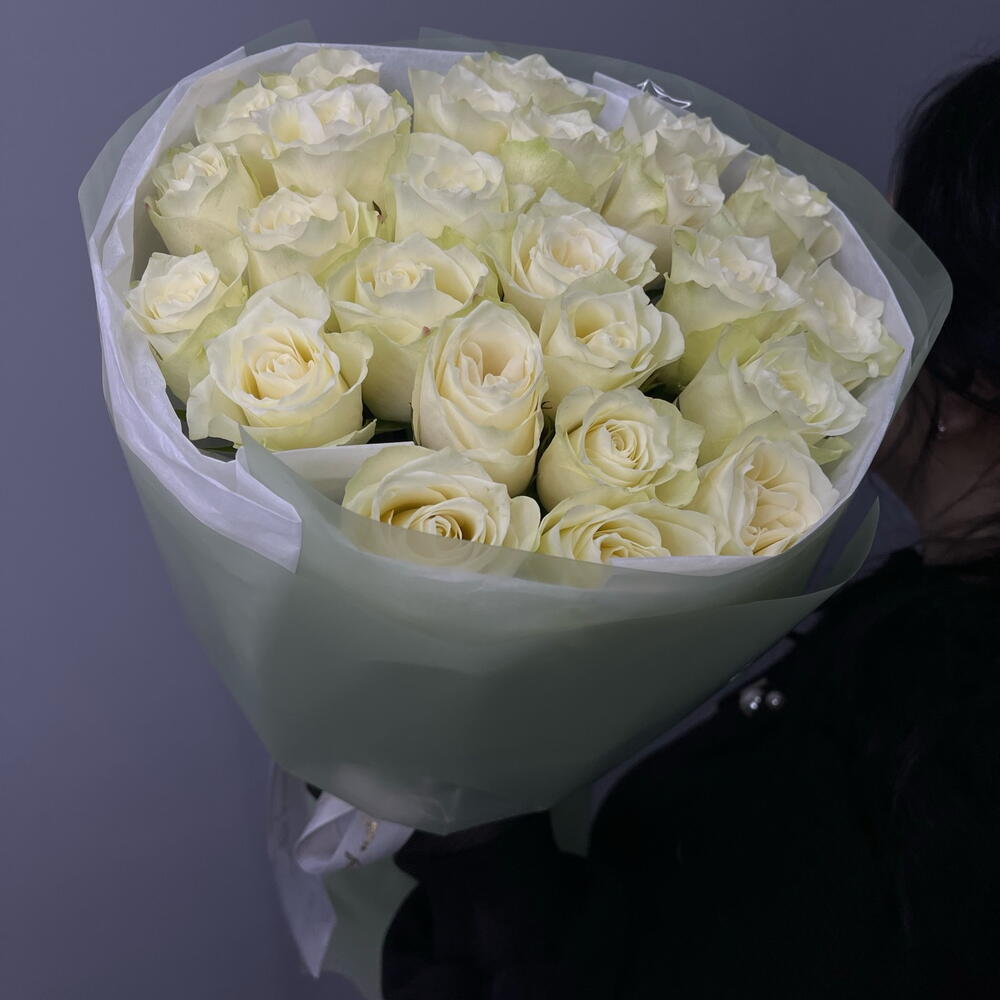 Букет из 25 шт белоснежных роз