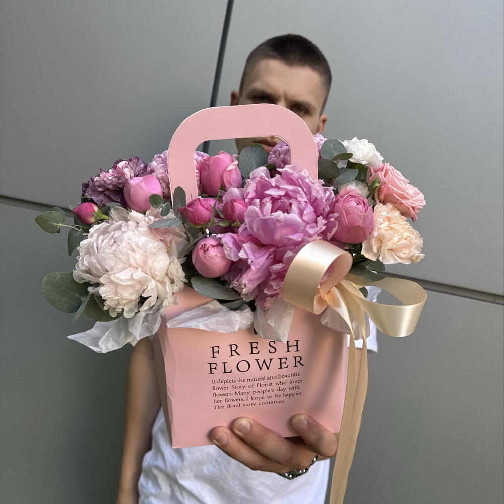 Композиция -пионов и диантусов🌸