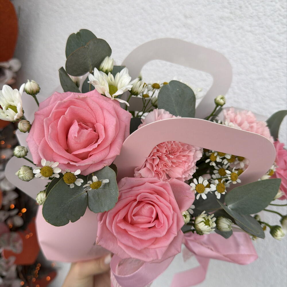 Розовая композиция Bloom room, роза, диантус, ромашка🌸