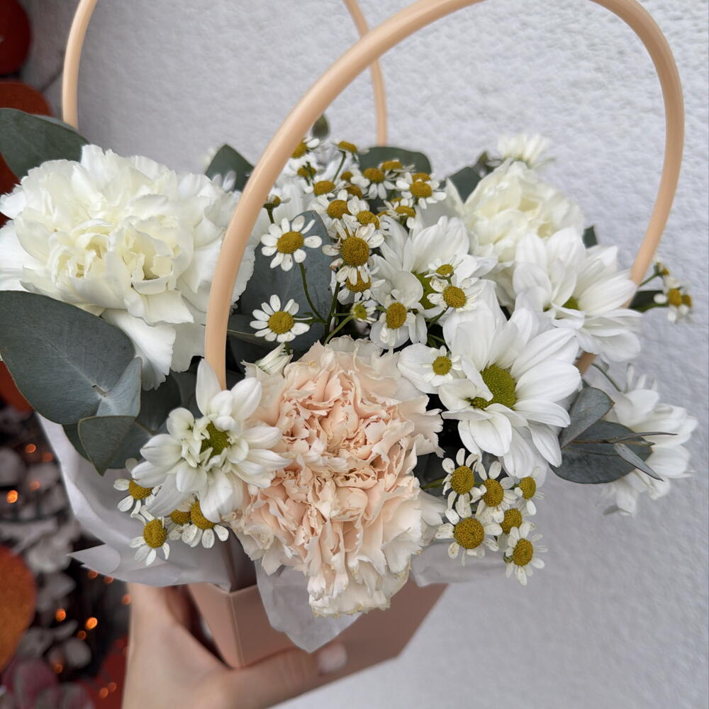 Персиковая сумочка Bloom room, ромашка, диантус, хризантема