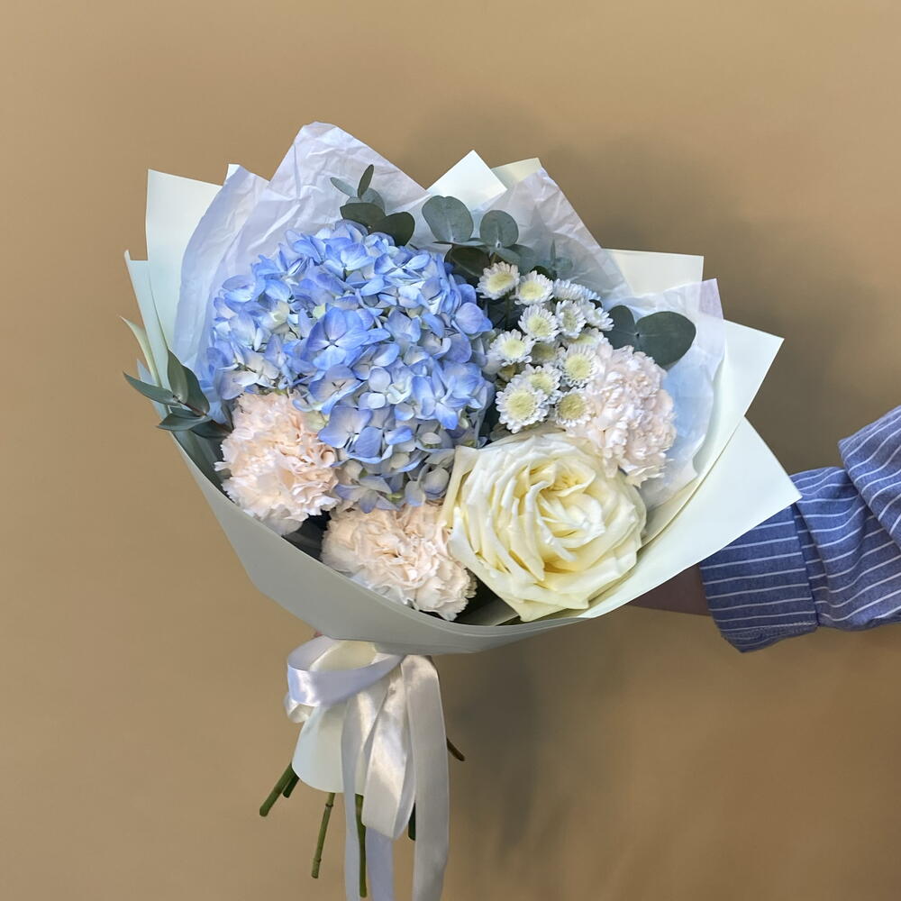 Букет из гортензии, диантусов и пионовидной розы 🌸