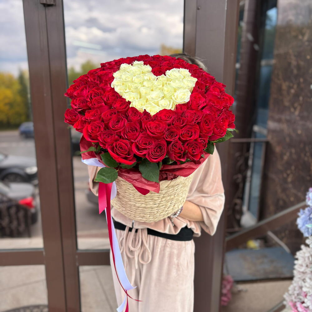 Корзина сердце из роз