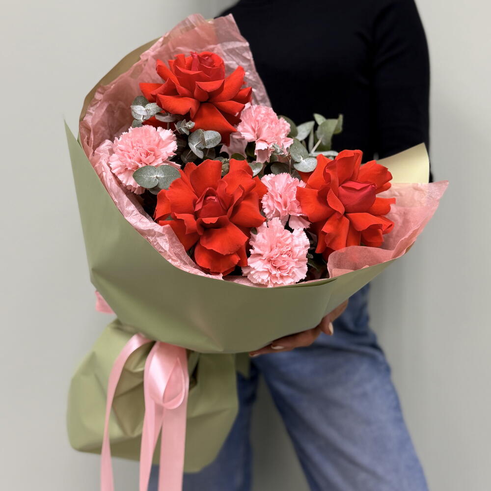 Авторский букет «Тихий шик: французская роза и стойкий диантус» 💐🎀