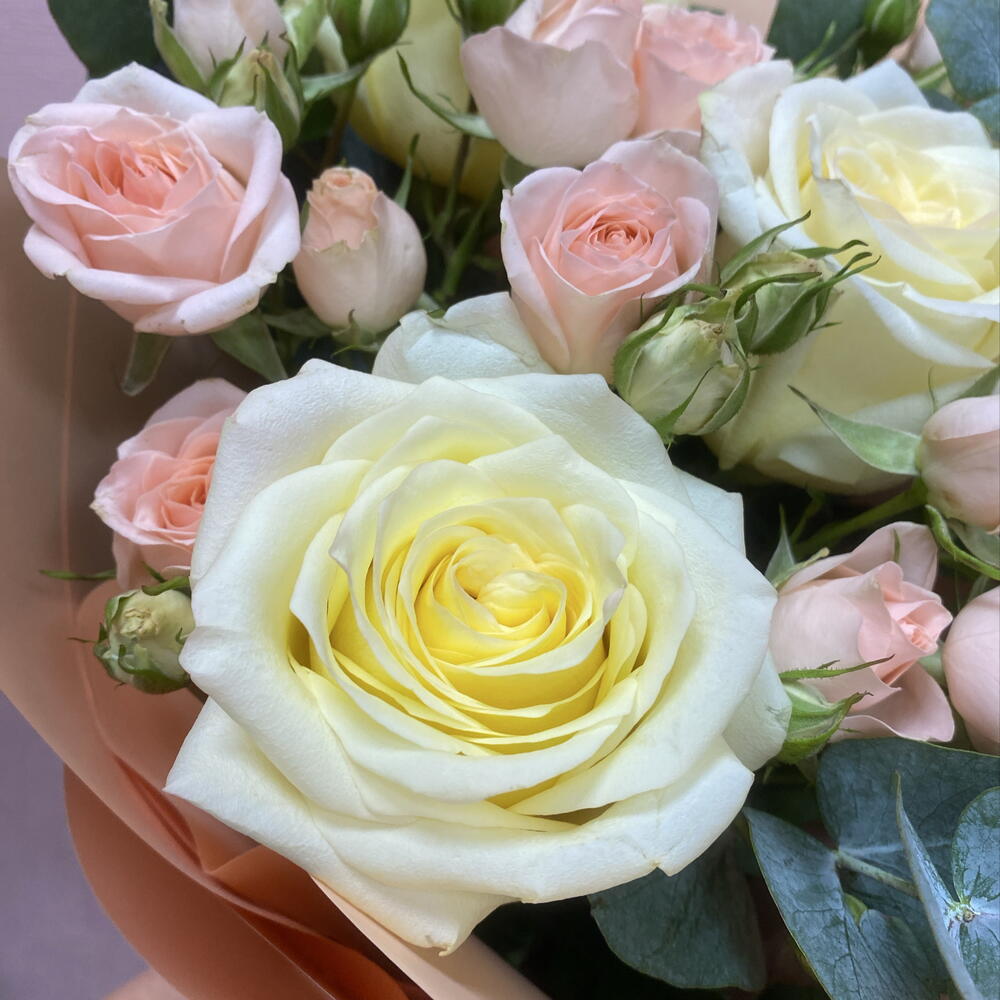 Ramo con rosa de peonía