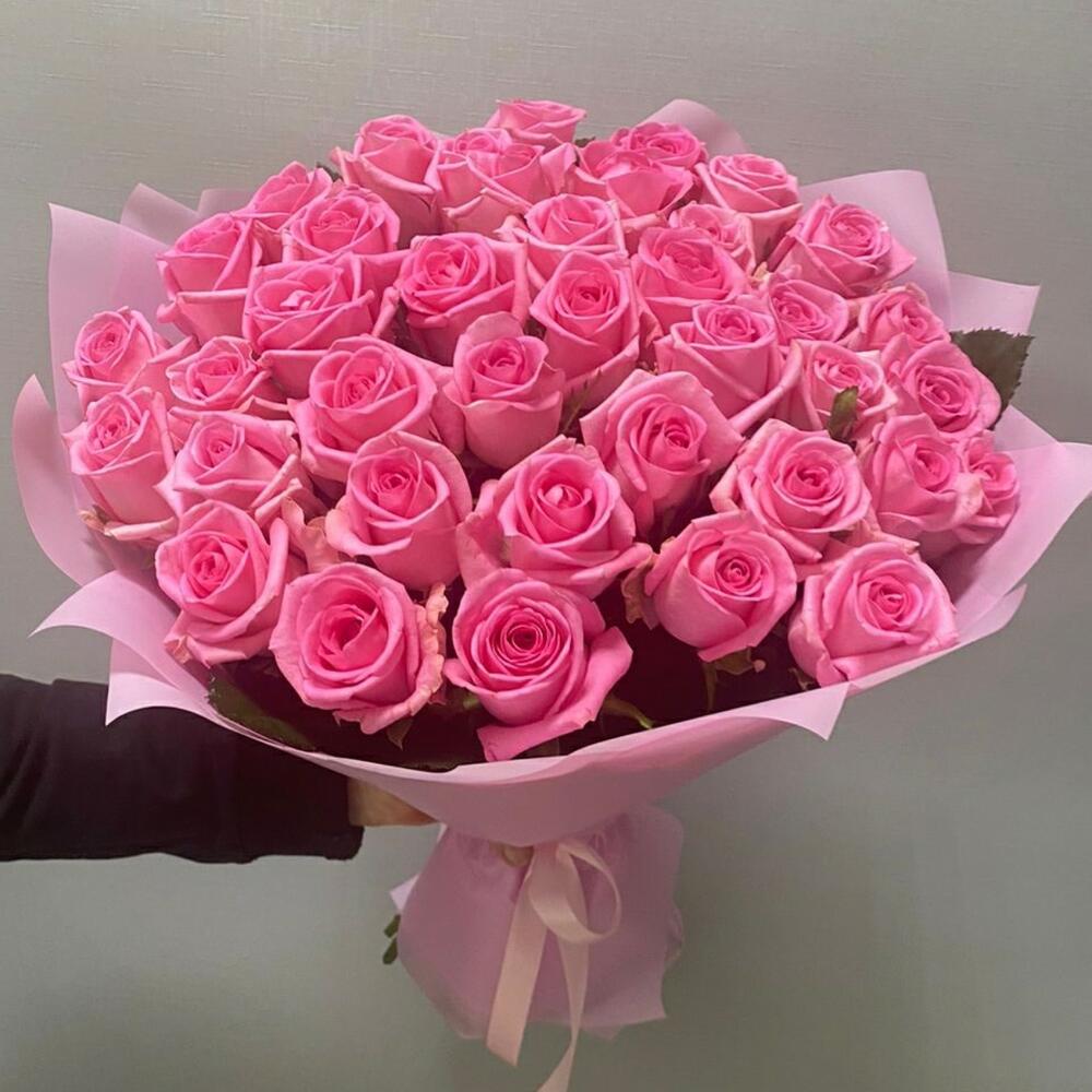 Розовые розы