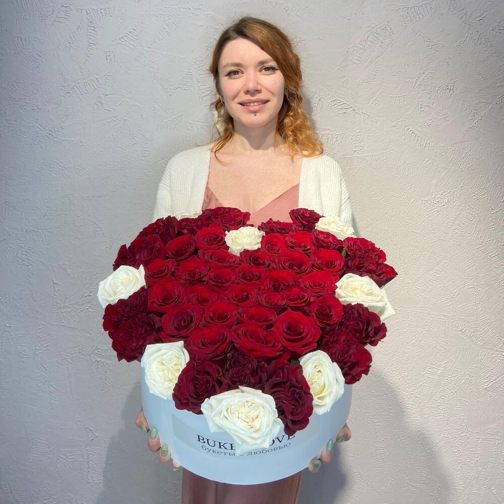 Сердце из 51 розы