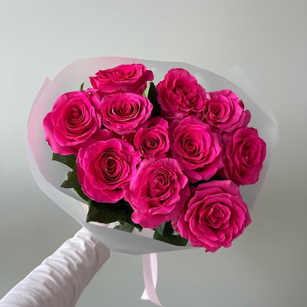 11  малиновых роз