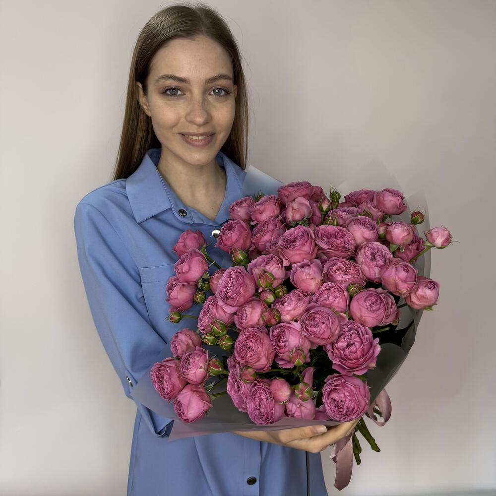 Букет из 15 фиолетовых кустовых роз