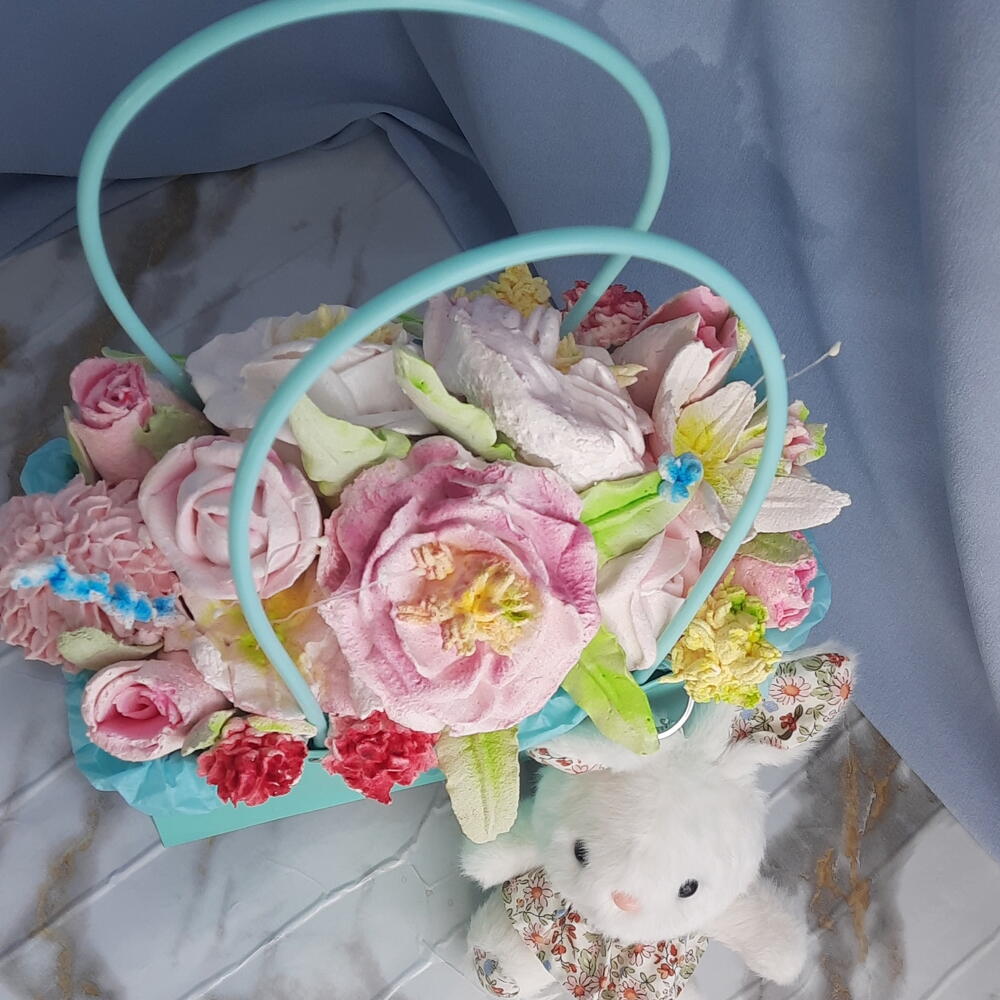 Букет из зефира в сумочке с зайцем