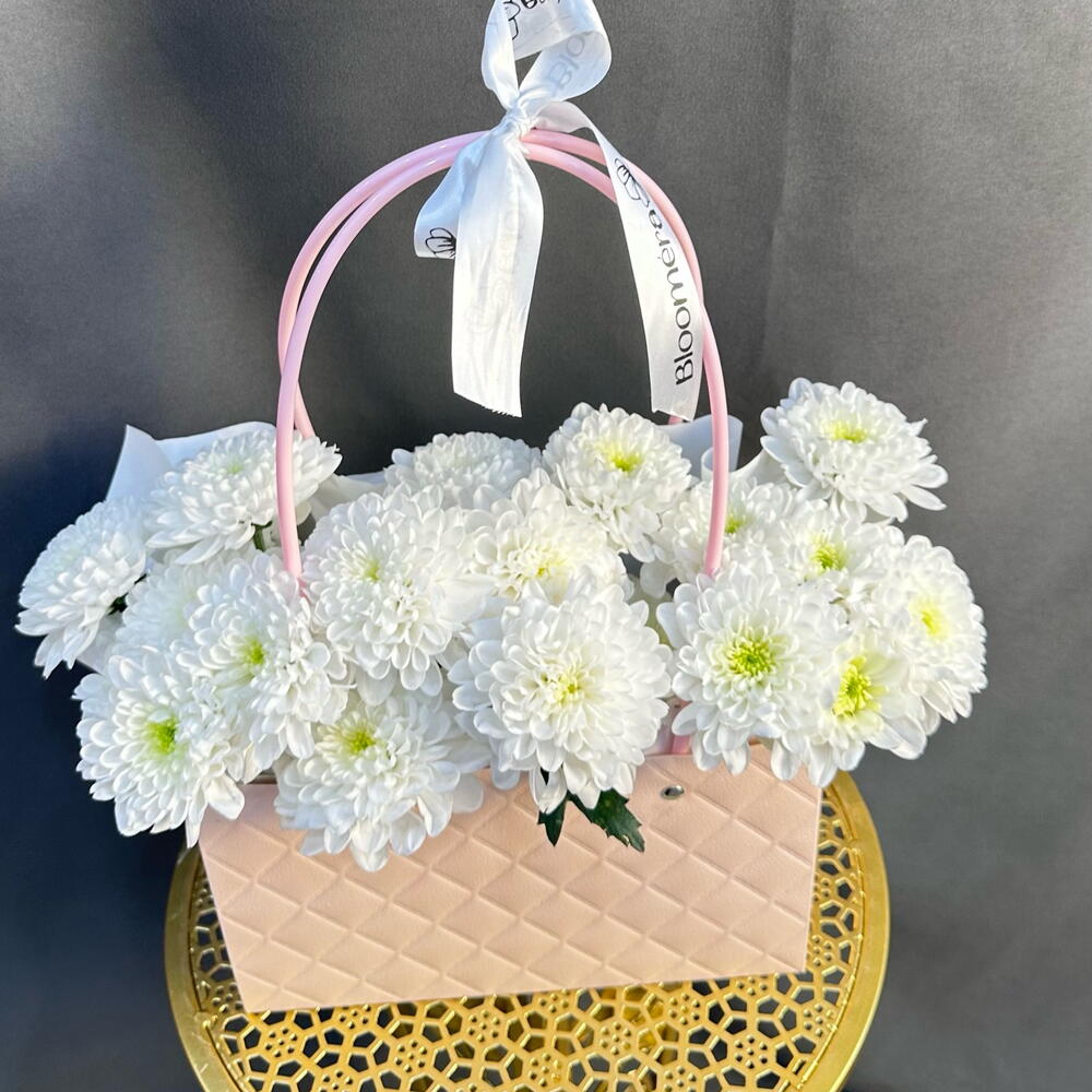 Purse with spray chrysanthemums