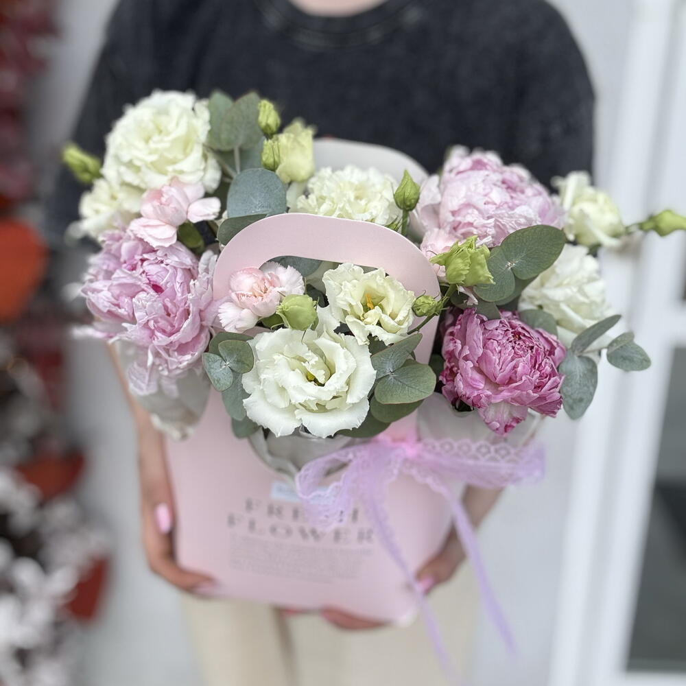 🤍Крутой букет в сумочке с пионами и эустомой Bloom Room