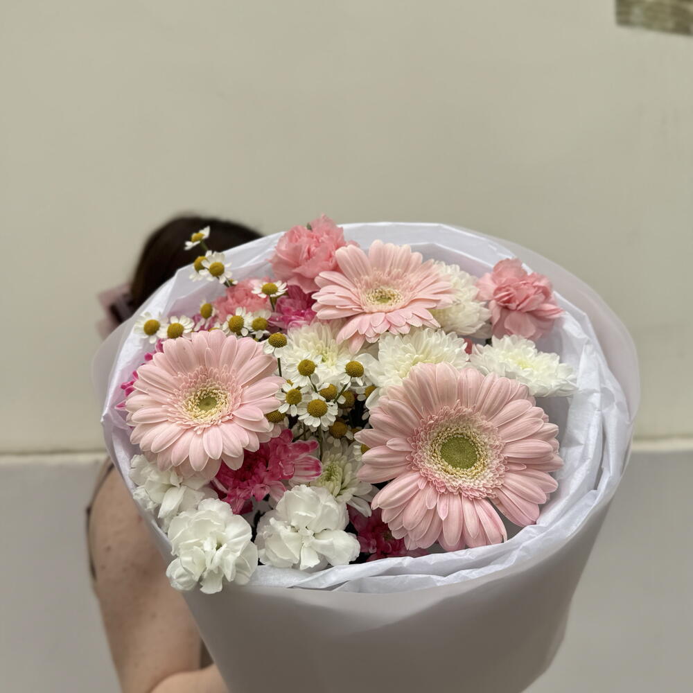 Милашка 💕 Сборный букет из Гербер, кустовой хризантемы и ромашки