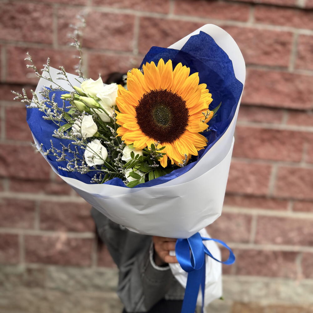 «Солнечный калейдоскоп: подсолнух, эустома, лимониум и фисташка» 🌈🌻
