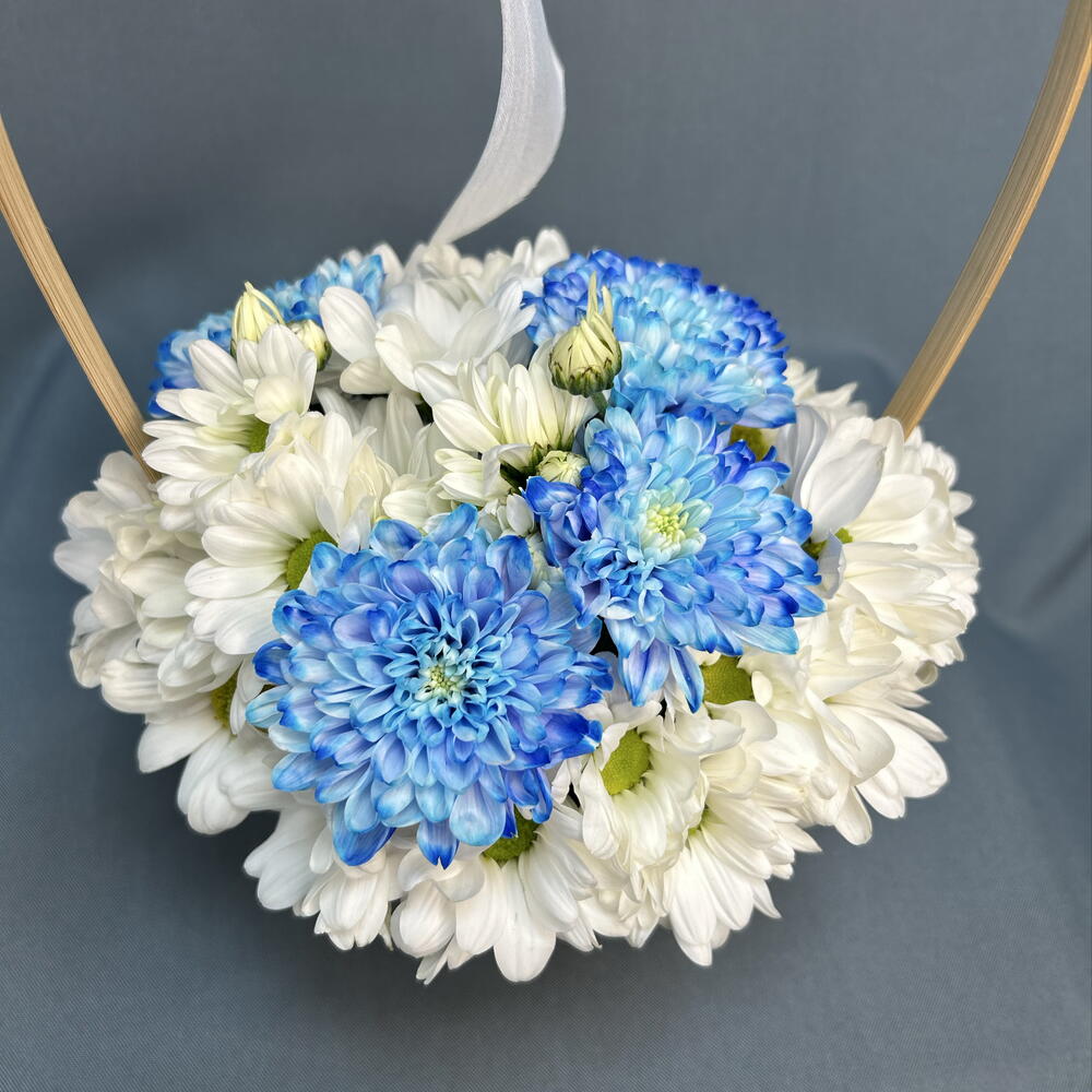 Мини корзинка комплимент с кустовой хризантемой